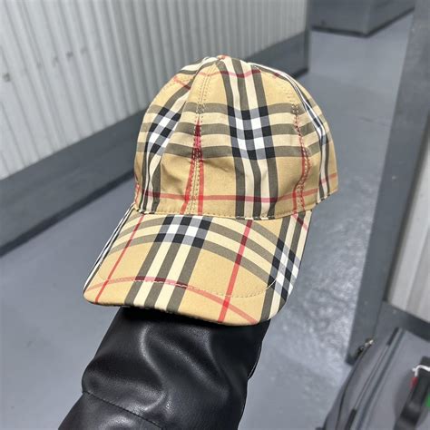 Discreet Packaging BURBERRY Hat